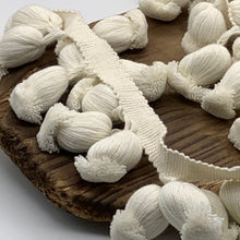 Cargar imagen en el visor de la galería, This is our plain ivory triple onion trim on matching braid
