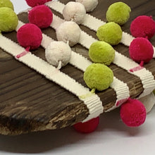 Cargar imagen en el visor de la galería, colourway 49 Lime, Ivory, and Raspberry pompom trim on plain braid
